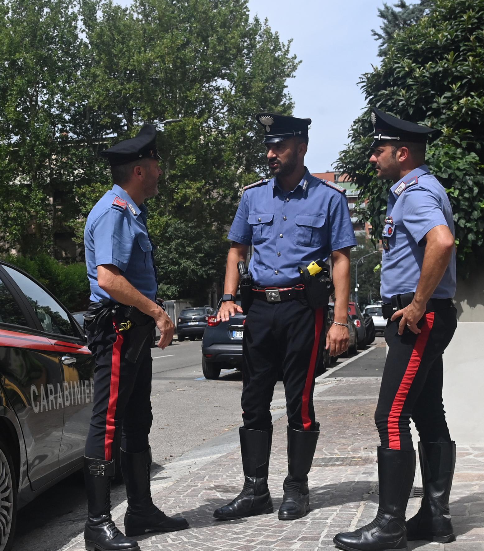 da milano ad arcore per strappare la collanina dal collo di una 22enne due scippatori in trasferta arrestati da Ilgiorno.it da milano ad arcore per strappare la collanina dal collo di una 22enne due scippatori in trasferta arrestati