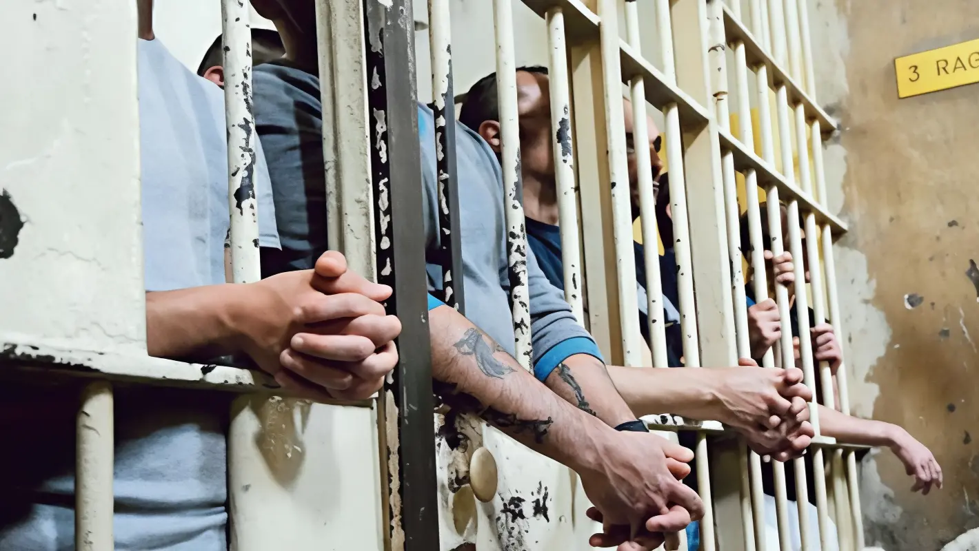 Carceri, quelle vite in un limbo: "Mio figlio, detenuto fragile. Mi batto per la sua sopravvivenza"