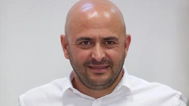 Rimanere all’interno della maggioranza di centrodestra come “separati in casa“ o dare lo strappo e uscire formalmente dalla coalizione.... Rimanere all’interno della maggioranza di centrodestra come “separati in casa“ o dare lo strappo e uscire formalmente dalla coalizione....