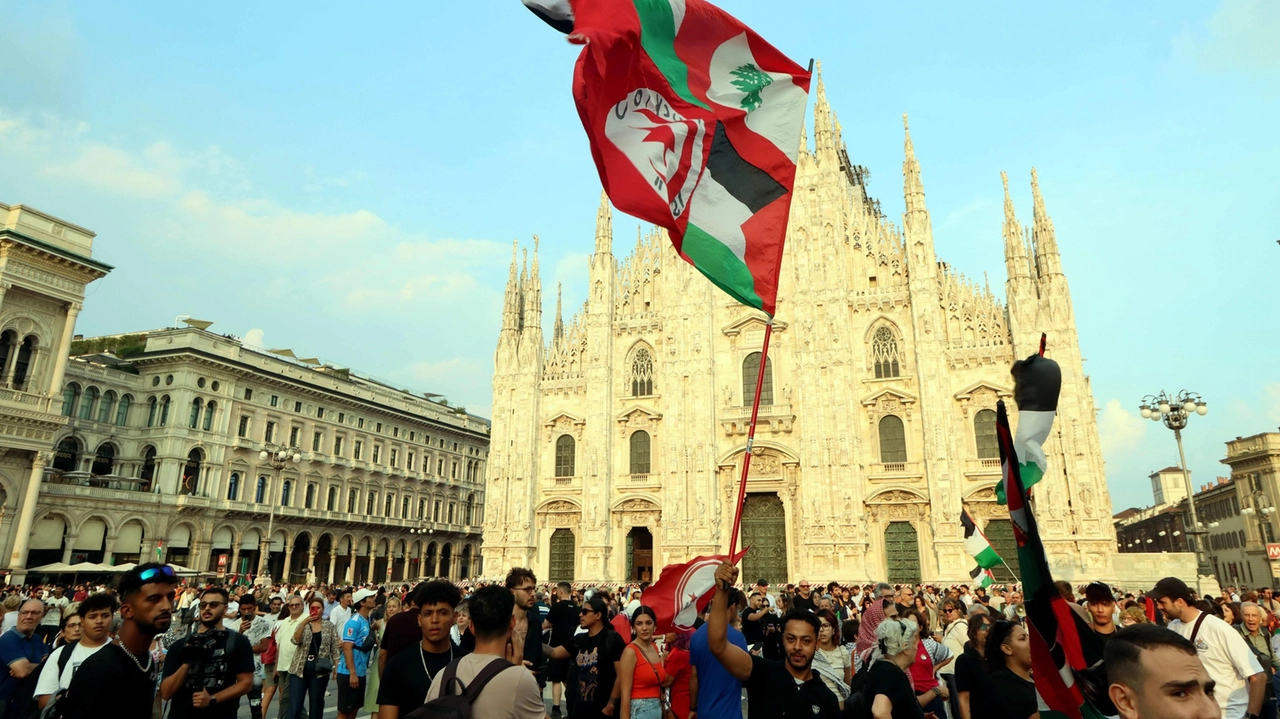 La manifestazione inizierà alle 10 da piazzale Cadorna. Si fermano treni, mezzi pubblici e personale scolastico. La manifestazione inizierà alle 10 da piazzale Cadorna. Si fermano treni, mezzi pubblici e personale scolastico.