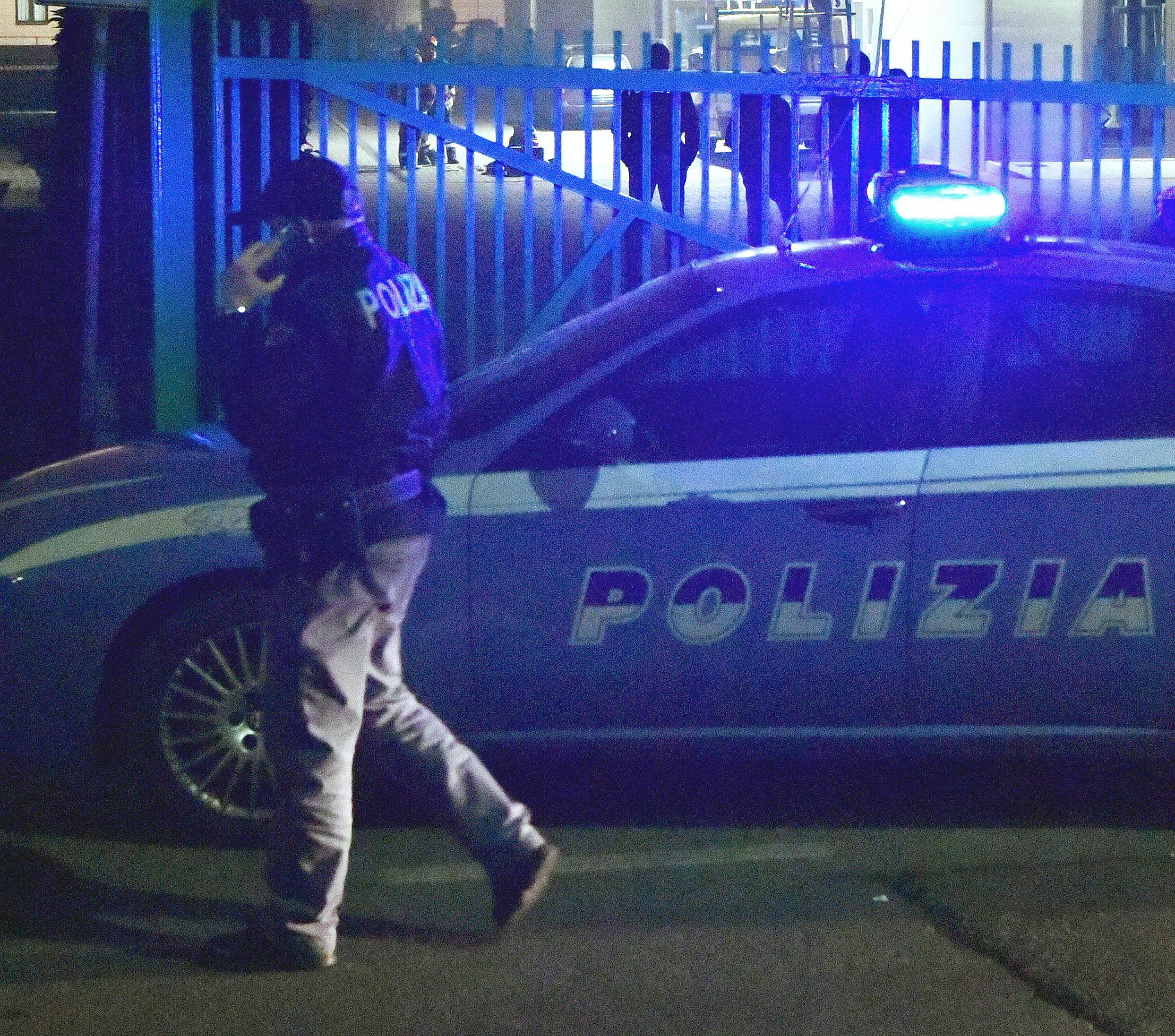 Como, lite e coltellate in centro: 19enne arrestato e un coetaneo di Morbegno in prognosi riservata Como, lite e coltellate in centro: 19enne arrestato e un coetaneo di Morbegno in prognosi riservata