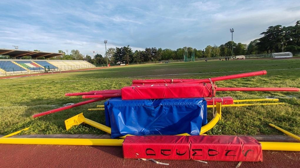 Campo da calcio senza porte allo Stadio Scirea, "bambini e squadra femminile costretti a emigrare. Basta incuria". Un altro caso...