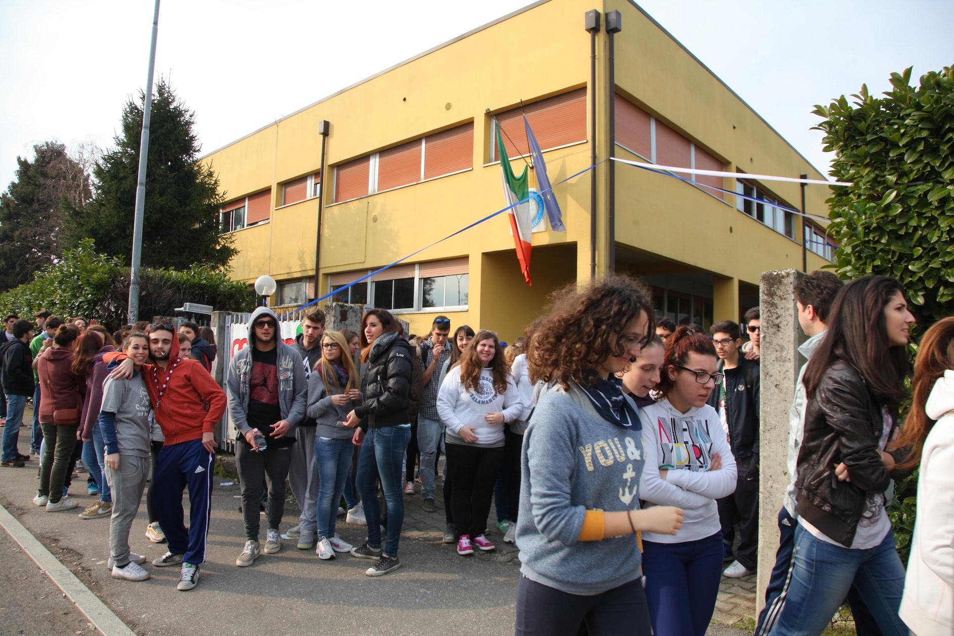 Raid al liceo, via i computer. Fine anno amaro al Novello. Furto in casa a San Fiorano Raid al liceo, via i computer. Fine anno amaro al Novello. Furto in casa a San Fiorano