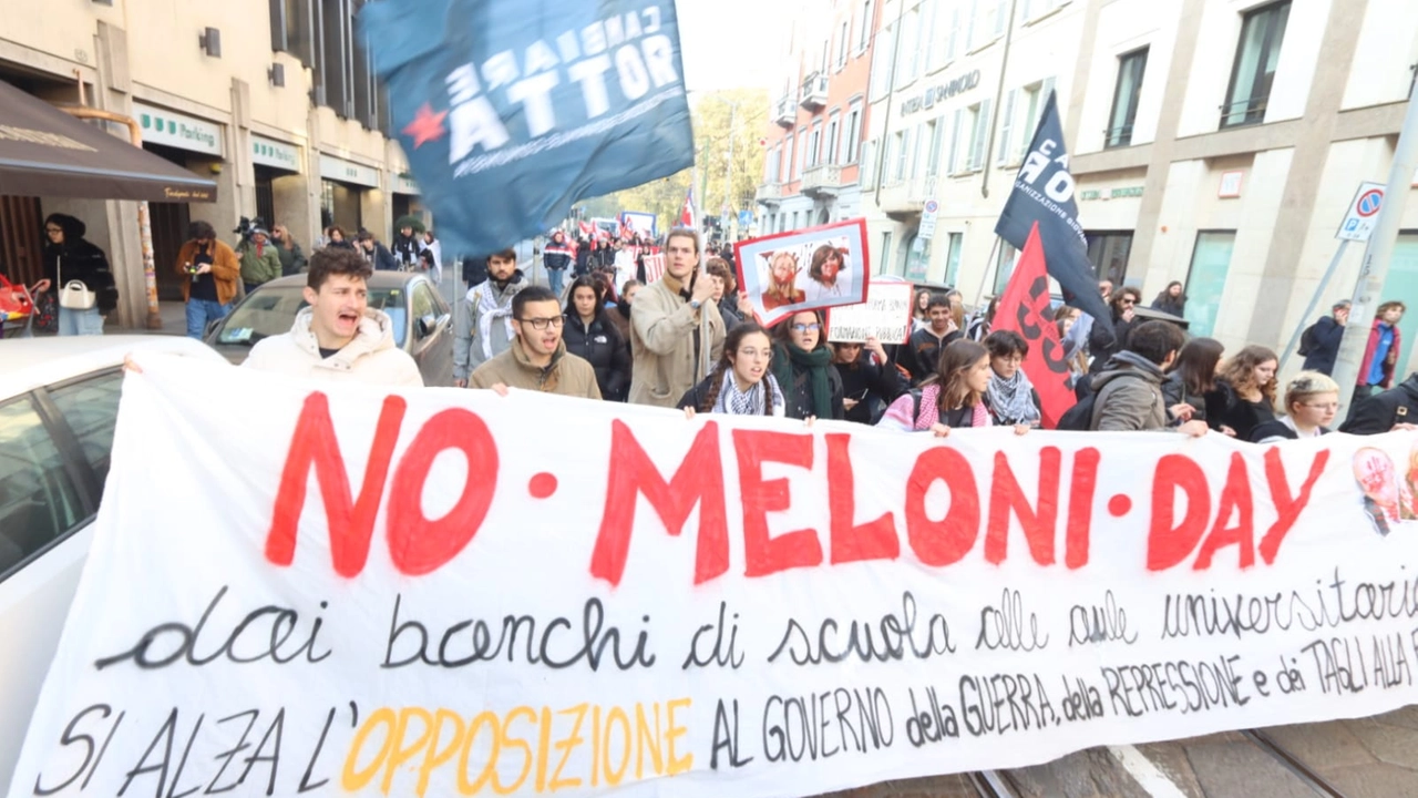 Il corteo degli studenti milanesi