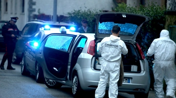 Giovanna uccisa a coltellate dal cognato per difendere la figlia: “Ultimo atto d’amore e coraggio”