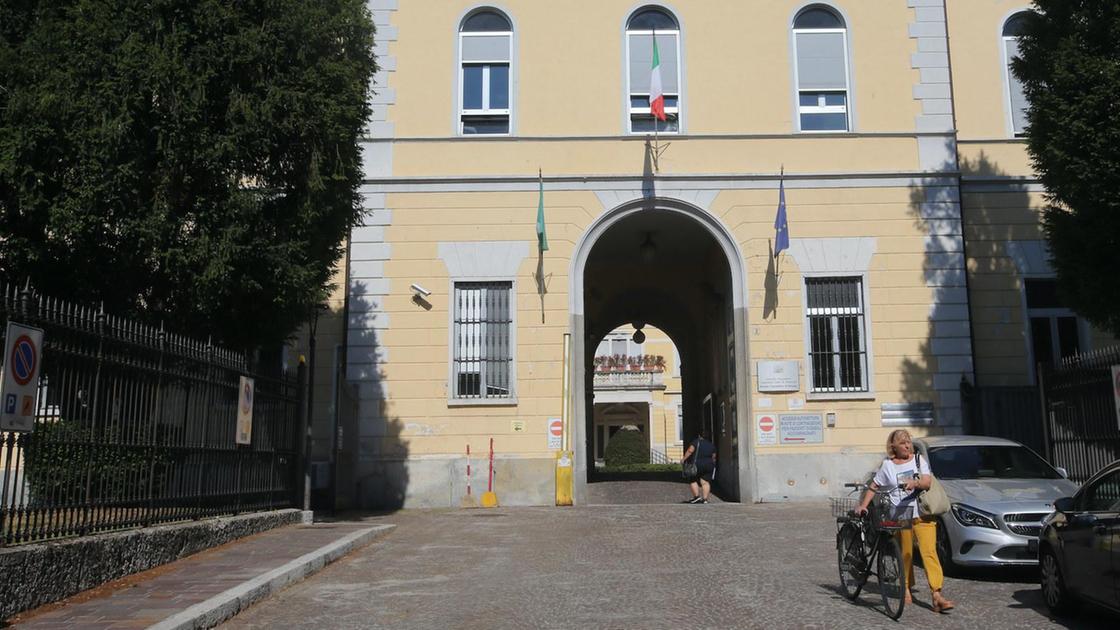 Seregno, l’ospedale coi cerotti. I consiglieri regionali in campo: "Rilanciare il polo riabilitativo" Seregno, l’ospedale coi cerotti. I consiglieri regionali in campo: "Rilanciare il polo riabilitativo"