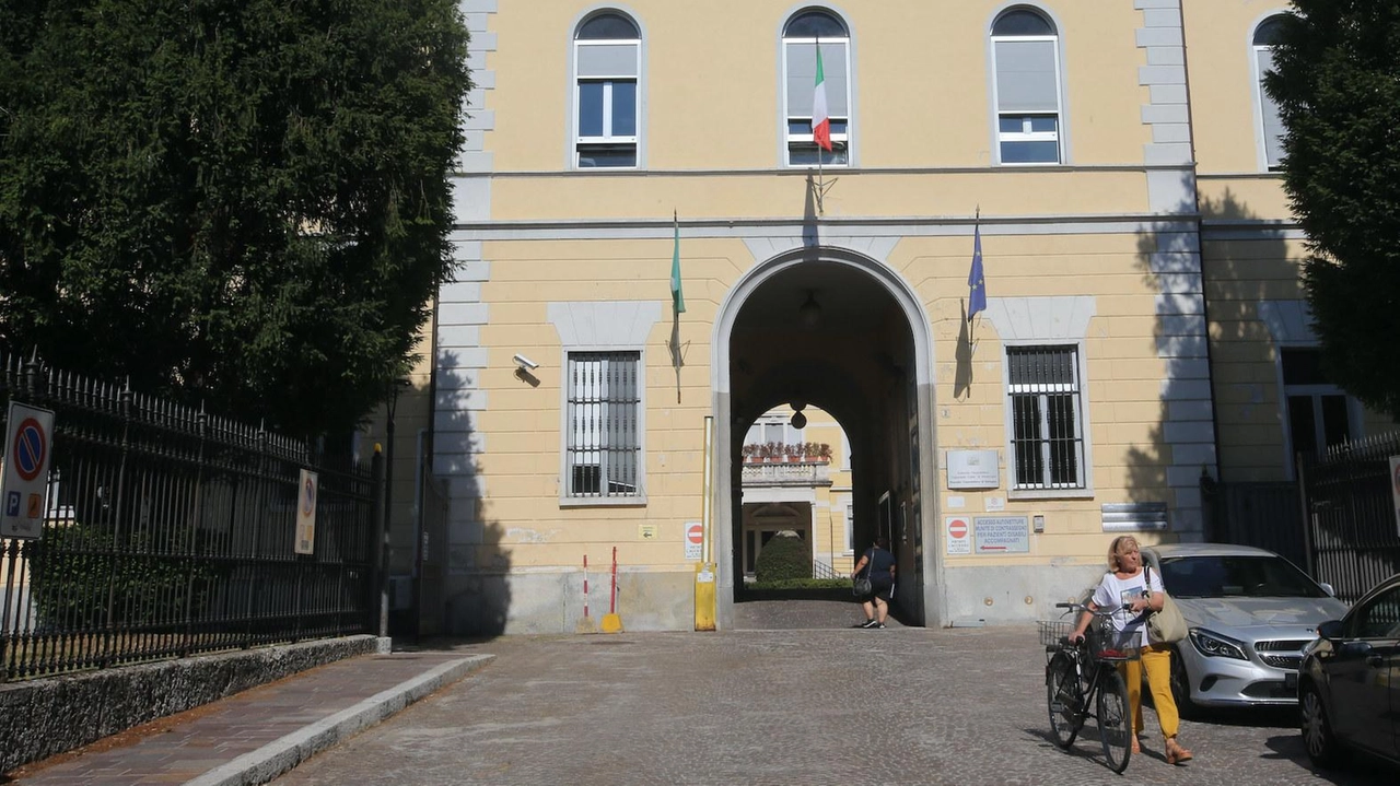 I reparti di cardio e pneumo-riabilitazione sono stati trasferiti a Carate per un anno I reparti di cardio e pneumo-riabilitazione sono stati trasferiti a Carate per un anno