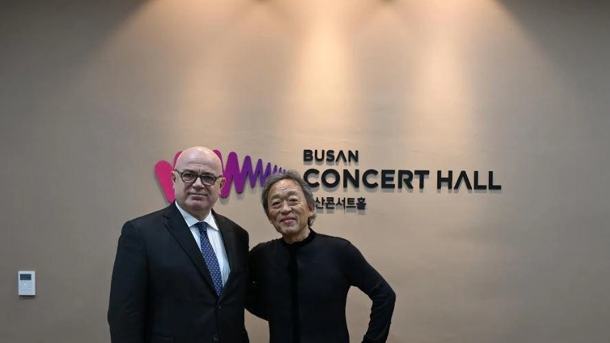 Il Sovrintendente e Direttore artistico della Scala, Fortunato Ortombina, insieme al Maestro Myung-Whun Chung, prossimo direttore musicale del Teatro alla... Il Sovrintendente e Direttore artistico della Scala, Fortunato Ortombina, insieme al Maestro Myung-Whun Chung, prossimo direttore musicale del Teatro alla...