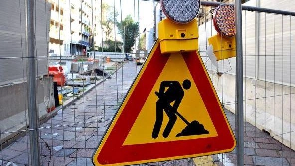 Partono i lavori di riqualificazione della carreggiata tra Giacosa e Anacreonte. Saranno installate alcune castellane per rendere effettivo il limite di 30 km/h.