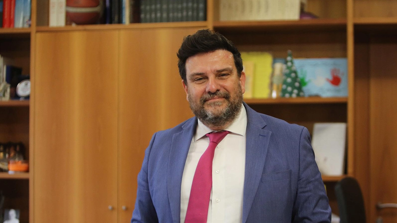 Lo strappo dopo il passaggio di Gargiulo a Forza Italia: via tre consiglieri e un assessore. Il rapporto di forze in Consiglio è di 12 voti per parte, vietato ammalarsi da qui al 2027. Lo strappo dopo il passaggio di Gargiulo a Forza Italia: via tre consiglieri e un assessore. Il rapporto di forze in Consiglio è di 12 voti per parte, vietato ammalarsi da qui al 2027.