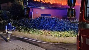 È stata dichiarata inagibile l’abitazione di via Tito Speri a Cantù, dove domenica sera si è sviluppato un incendio che... È stata dichiarata inagibile l’abitazione di via Tito Speri a Cantù, dove domenica sera si è sviluppato un incendio che...