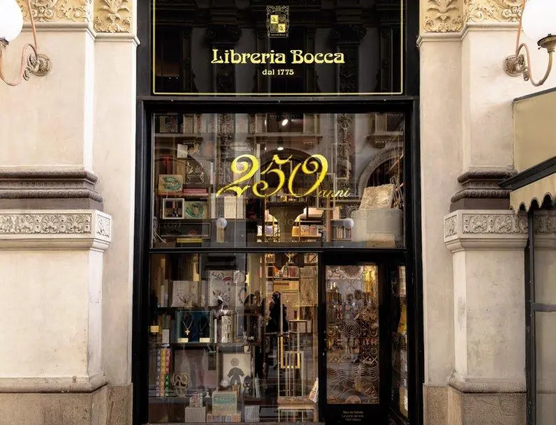 Libreria Bocca nel cuore di Milano: è la più antica d’Italia. Un francobollo per i suoi 250 anni