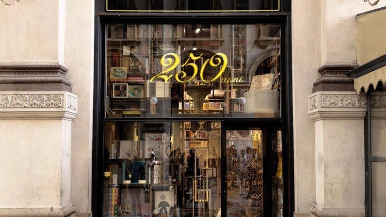 Nella foto, la Libreria Bocca, dal 1775, la più antica d’Italia Si trova a Milano, in Galleria. Dai suoi torchi uscirono ’Le mie prigioni’ di Pellico, 1832, e ’I sogni: studi psicologici e clinici di un alienista’, 1899, di Sante De Sanctis (citato da Freud) La libreria è stata eletta dal FAI luogo del cuore nel 2007