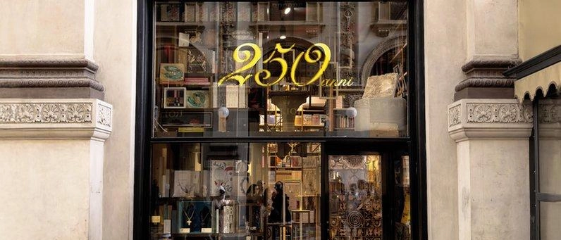 Libreria Bocca nel cuore di Milano: è la più antica d’Italia. Un francobollo per i suoi 250 anni