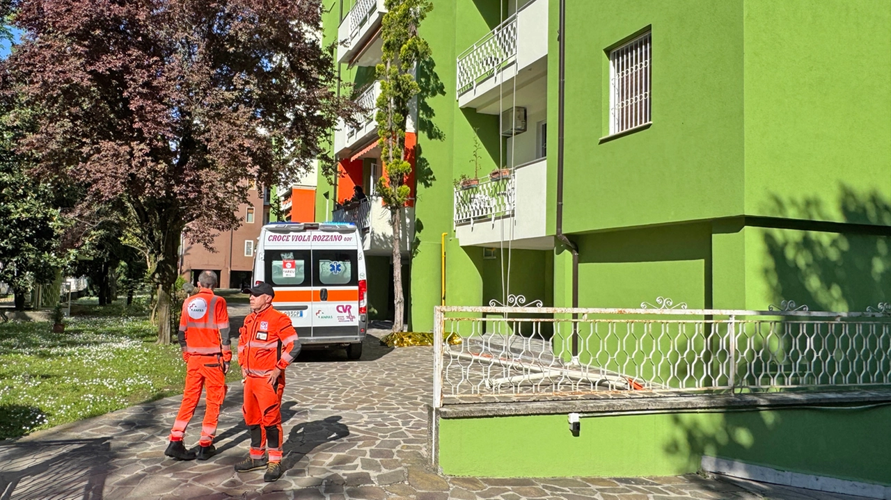 Il dramma è avvenuto in un palazzo appena ristrutturato di via Togliatti