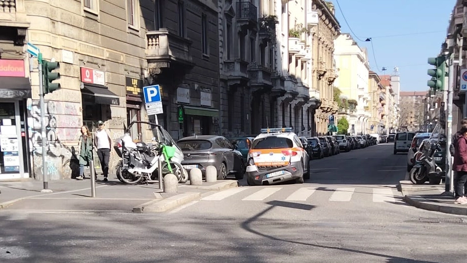 L'automedica incidentata in viale Abruzzi L'automedica incidentata in viale Abruzzi