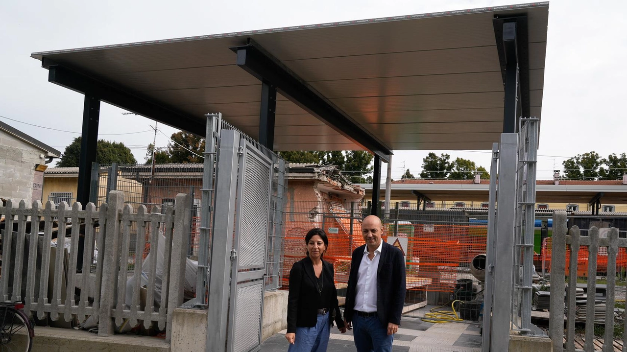 La responsabile di RFI Susanna Borelli e il sindaco Francesco Passerini davanti all’accesso al tunnel di viale Trivulzio La responsabile di RFI Susanna Borelli e il sindaco Francesco Passerini davanti all’accesso al tunnel di viale Trivulzio