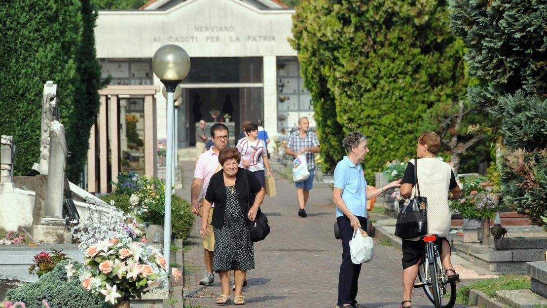 "Simili incresciosi episodi non dovrebbero mai accadere in luoghi sacri come i cimiteri. Abbiamo presentato un’interrogazione urgente su quel che... "Simili incresciosi episodi non dovrebbero mai accadere in luoghi sacri come i cimiteri. Abbiamo presentato un’interrogazione urgente su quel che...