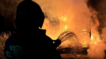 Cornalba, tredici incendi dolosi nel giro di un mese: cittadini e sindaco tra paura e preoccupazione