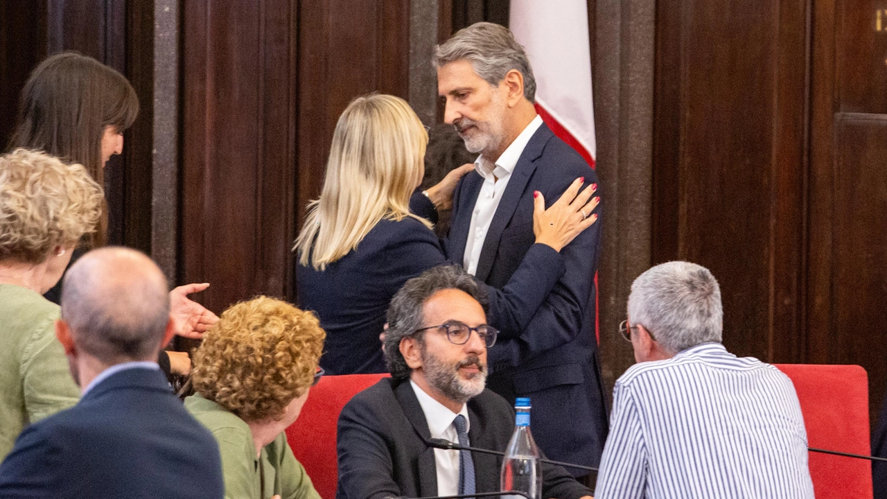L'assessore Giancarlo Tancredi nell'aula del Consiglio comunale