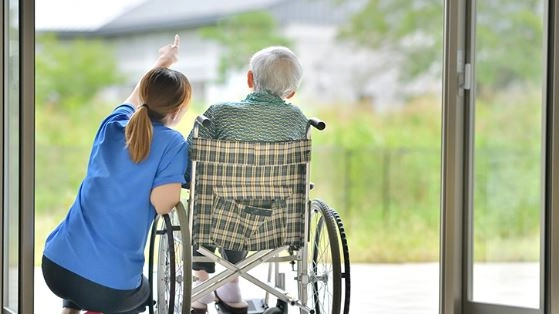 In Lombardia ci sono circa 700 Rsa con 66 mila posti letto. Le persone con una diagnosi di demenza sono 190 mila e di loro 115 mila sono malate di Alzheimer In Lombardia ci sono circa 700 Rsa con 66 mila posti letto. Le persone con una diagnosi di demenza sono 190 mila e di loro 115 mila sono malate di Alzheimer