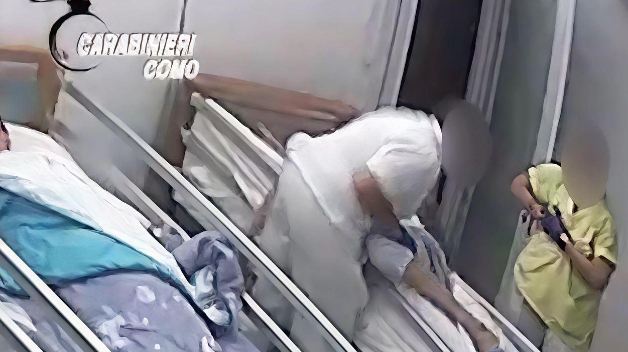DIZZASCO (Como) L’esecuzione delle ordinanze di custodia cautelare nei confronti di sette operatori sociosanitari della Rsa Sacro Cuore di Dizzasco, sembra... DIZZASCO (Como) L’esecuzione delle ordinanze di custodia cautelare nei confronti di sette operatori sociosanitari della Rsa Sacro Cuore di Dizzasco, sembra...