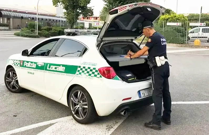 Investe pedone e se ne va senza soccorrerlo: caccia alla pirata della strada a Brugherio