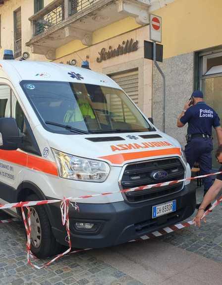 Sangue alla sagra patronale. Ferita, chiede aiuto in strada Sangue alla sagra patronale. Ferita, chiede aiuto in strada