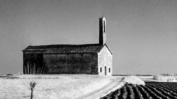 Una chiesetta votiva fotografata da Elio Ciol a Remanzacco (1961), paese in provincia di Udine