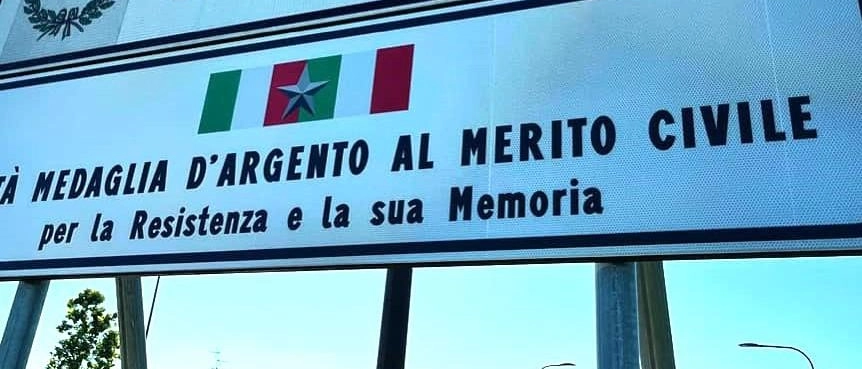 Per il 25 Aprile, Cernusco celebra la medaglia d'argento al valor civile di Sergio Mattarella con cartelli in 10 varchi cittadini. Iniziative per valorizzare la memoria della Resistenza.