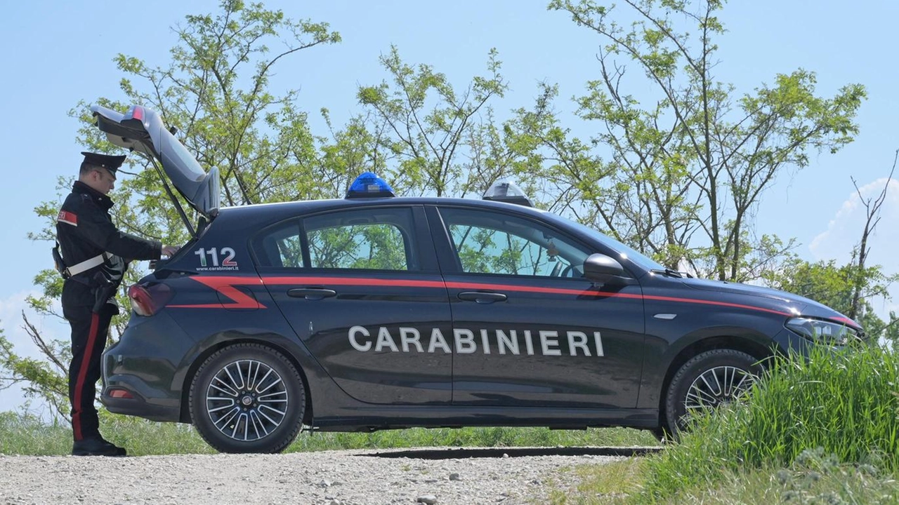 Il campeggiatore è stato trovato in una zona isolata sull’argine del Po, indagano i carabinieri Il campeggiatore è stato trovato in una zona isolata sull’argine del Po, indagano i carabinieri