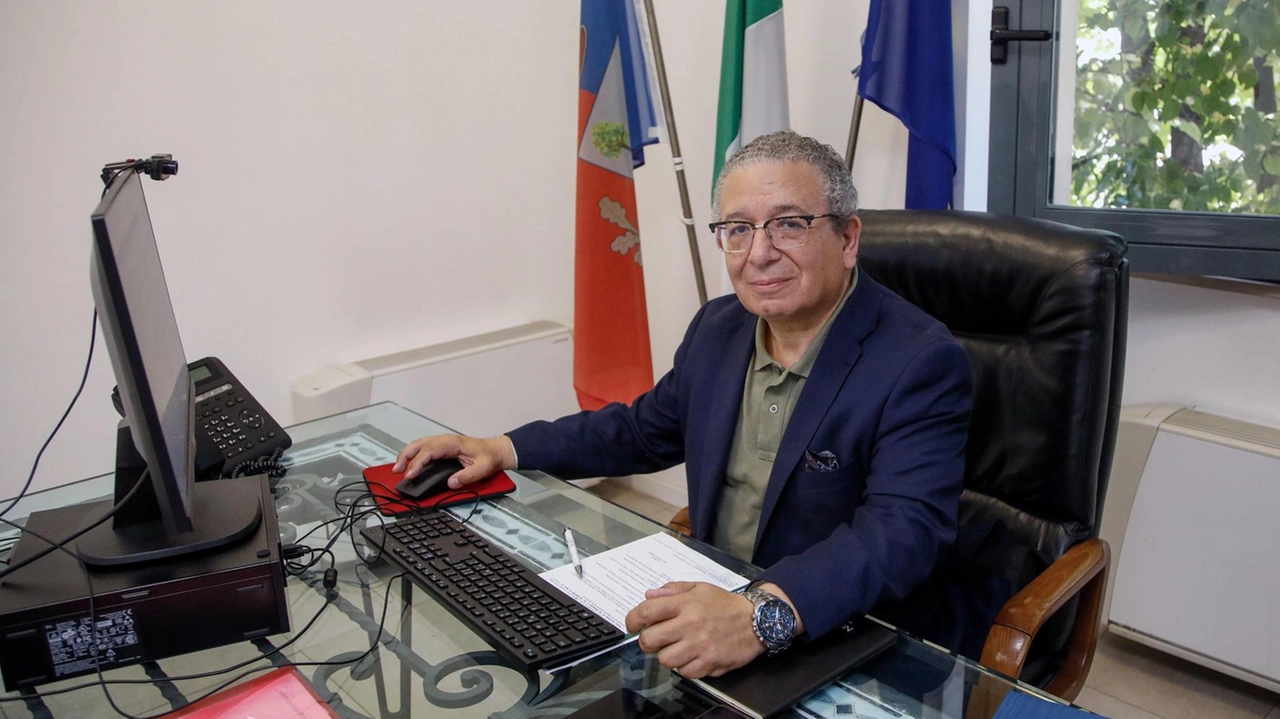 Il. sindaco di centrodestra Antonino Abbate. eletto in giugno: «. Noi non smantelliamo le scuole, le sistemiamo, garantendo spazi. nuovi e all’avanguardia comunque» Il. sindaco di centrodestra Antonino Abbate. eletto in giugno: «. Noi non smantelliamo le scuole, le sistemiamo, garantendo spazi. nuovi e all’avanguardia comunque»