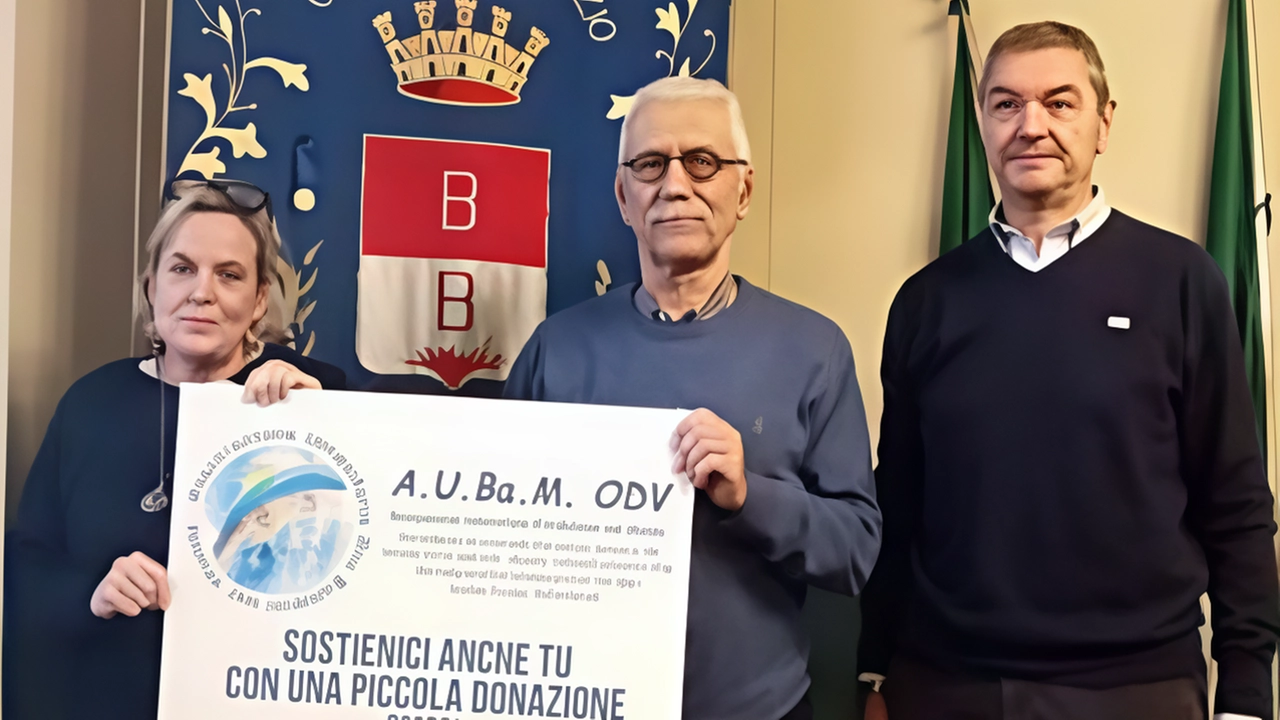 . Al centro Antonio Tosi, presidente di Aubam i lati l’assessore all’Inclusione Paola Reguzzoni e Massimo Ripamonti, vicepresidente dell’associazione . Al centro Antonio Tosi, presidente di Aubam i lati l’assessore all’Inclusione Paola Reguzzoni e Massimo Ripamonti, vicepresidente dell’associazione