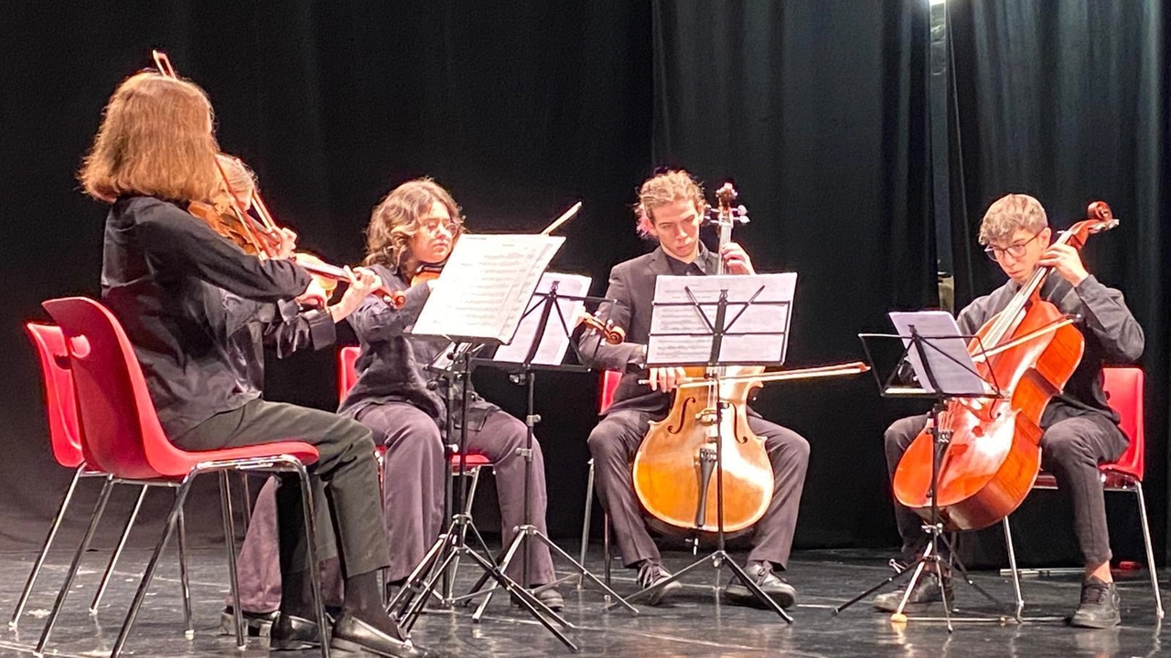 Gli studenti di cinque istituti superiori tra consigli, musica e Dante Gli studenti di cinque istituti superiori tra consigli, musica e Dante