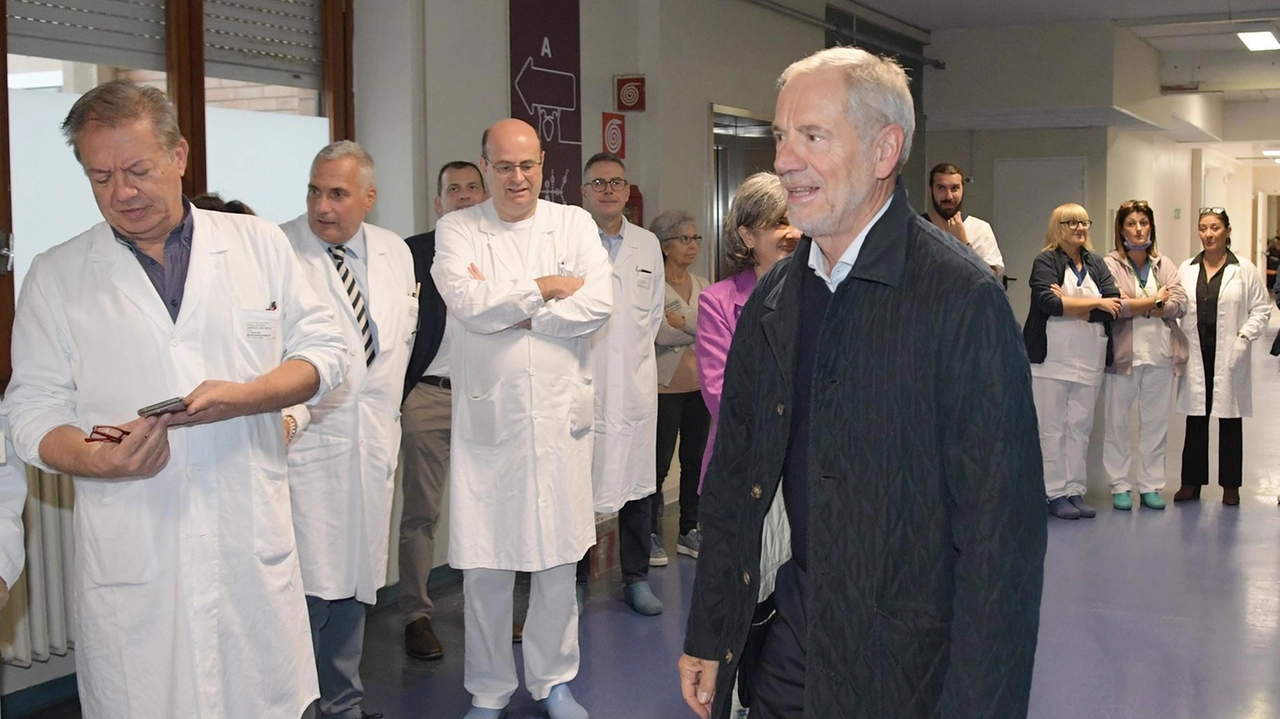 Maxi-restyling dell’ospedale Predabissi: all’inaugurazione l’assessore regionale al Welfare Guido Bertolaso insieme ai vertici del nosocomio e alle autorità locali Maxi-restyling dell’ospedale Predabissi: all’inaugurazione l’assessore regionale al Welfare Guido Bertolaso insieme ai vertici del nosocomio e alle autorità locali