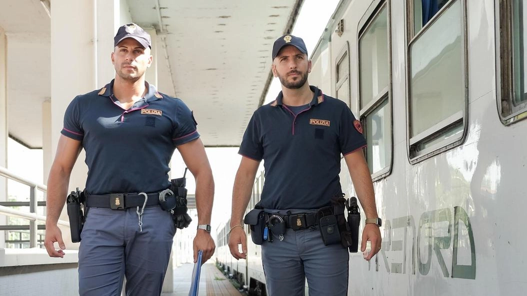 La Squadra mobile ha denunciato a piede libero un egiziano di 19 anni, domiciliato a Milano, accusato di aver rapinato... La Squadra mobile ha denunciato a piede libero un egiziano di 19 anni, domiciliato a Milano, accusato di aver rapinato...