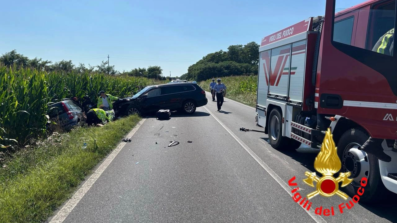 Incidente a Sant'Angelo Lodigiano, provinciale chiusa per consentire le operazioni di soccorso Incidente a Sant'Angelo Lodigiano, provinciale chiusa per consentire le operazioni di soccorso