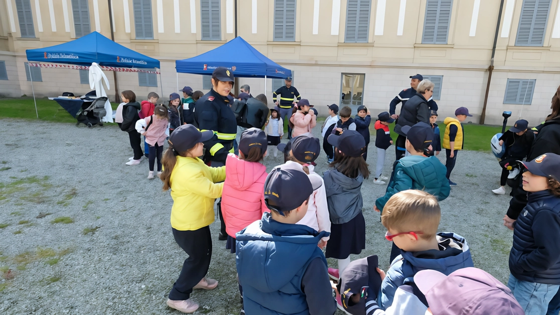 Emozione e orgoglio ieri alla grande festa della polizia. Alla Villa Reale di Monza, la Questura di Monza e della Brianza,...