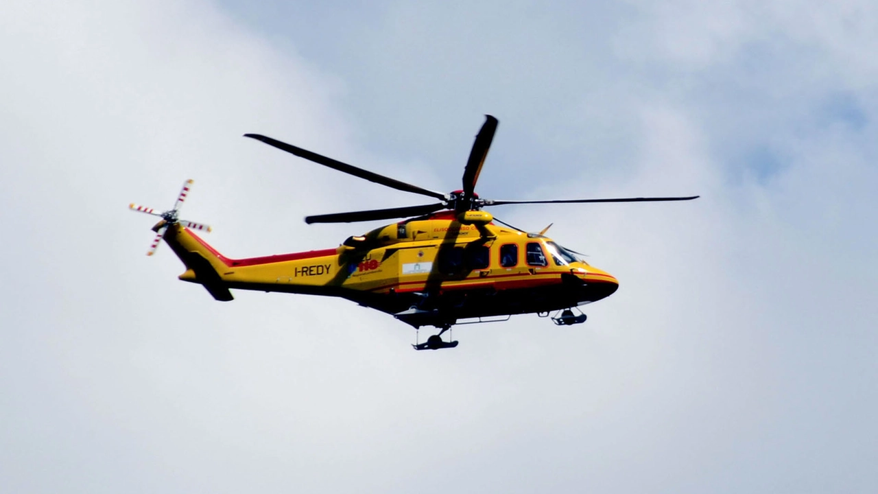 Elicottero del 118 in volo: a Lecco sperimentazioni per donne incinte e bambini