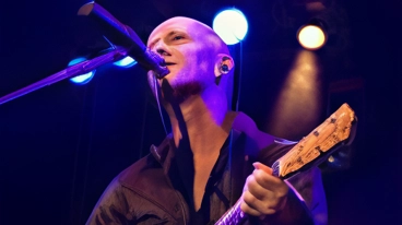 Il cantautore Raf porta il "Self Control 40th Anniversary Tour Club" al Brixia Forum di Brescia, con un concerto che celebra i suoi successi e la sua carriera. Un'esperienza musicale imperdibile per i fan di tutte le età. Il cantautore Raf porta il "Self Control 40th Anniversary Tour Club" al Brixia Forum di Brescia, con un concerto che celebra i suoi successi e la sua carriera. Un'esperienza musicale imperdibile per i fan di tutte le età.