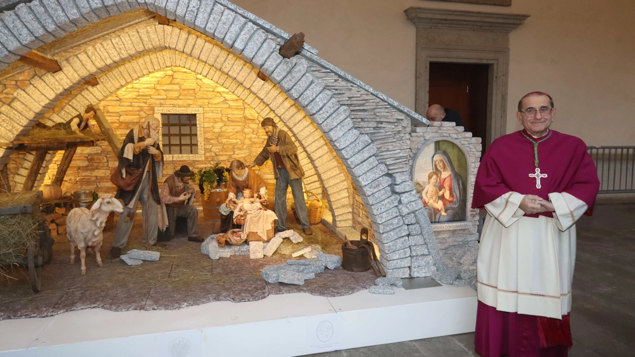 Monsignor Mario Delpini benedice il Presepe allestito all'Arcivescovado Monsignor Mario Delpini benedice il Presepe allestito all'Arcivescovado