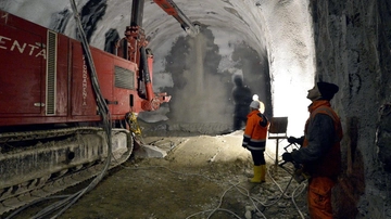 Tegola sul cantiere del metrò. Una sforbiciata da 7 milioni: a rischio la fermata Restellone