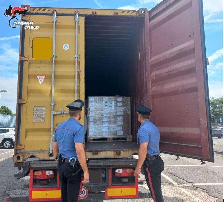 Rubano un camion da 4 milioni di euro in un’area di sosta: i ladri di profumi però finiscono in manette Rubano un camion da 4 milioni di euro in un’area di sosta: i ladri di profumi però finiscono in manette
