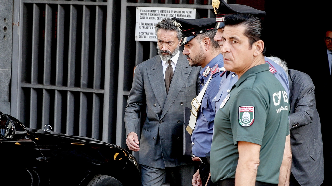 Manfredi Catella all’uscita dopo l’interrogatorio al Palazzo di giustizia di Milano