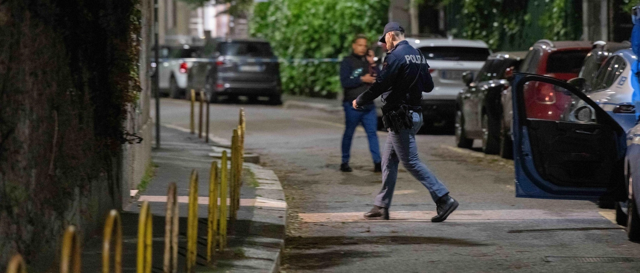 Omicidio in via Randaccio a Milano, padrone di casa trova il domestico strangolato: il blitz del ladro e le immagini delle telecamere