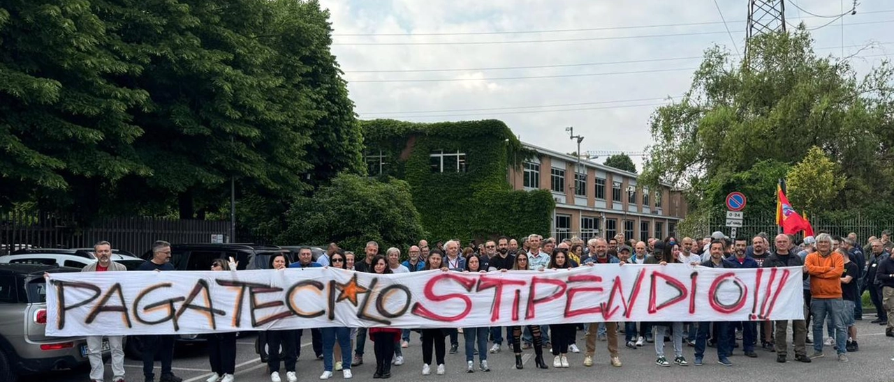 La crisi della Siae Microelettronica. Saltato l’incontro al Ministero: "Vogliamo certezze sul futuro"