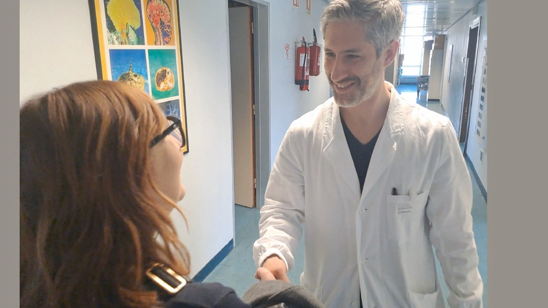 Alessandra Testa, 51 anni insieme al neuroradiologo interventista Michele Besana dell’ospedale di Cremona
