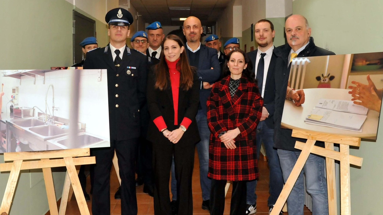 L’esposizione era partita a novembre dal carcere di Sondrio Sarà aperta alle visite fino al 10 luglio dalle 9 alle 12 e dalle 14.30 alle 16.30 L’esposizione era partita a novembre dal carcere di Sondrio Sarà aperta alle visite fino al 10 luglio dalle 9 alle 12 e dalle 14.30 alle 16.30