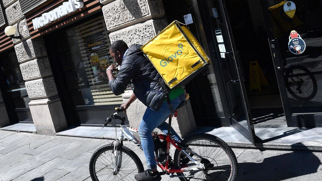 Il rider di Glovo aggredito ha presentato denuncia ai carabinieri (foto archivio) Il rider di Glovo aggredito ha presentato denuncia ai carabinieri (foto archivio)