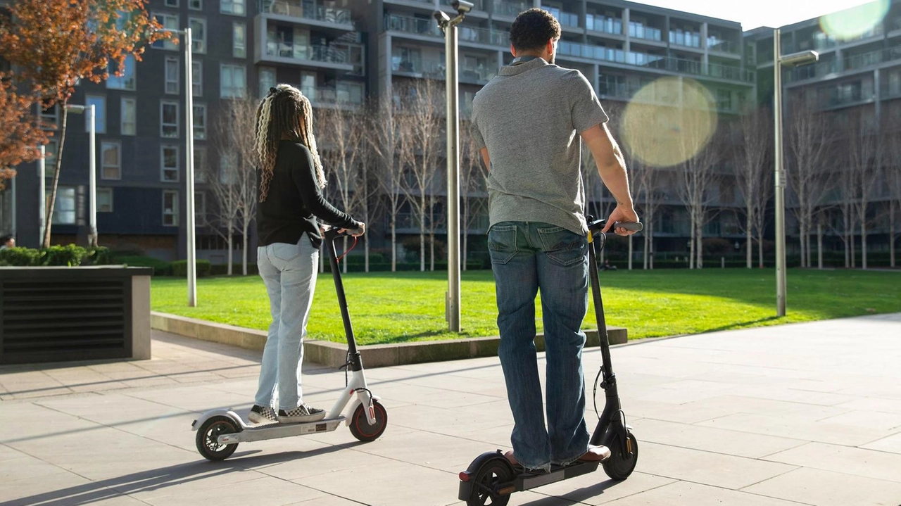 Avviso del Comune, due le società autorizzate al servizio: via ai mezzi elettrici in vari punti della città